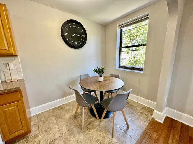 Foto del edificio - 236 W Walnut Ln