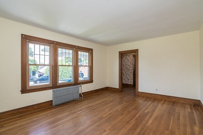 Building Photo - 47 Pleasant St