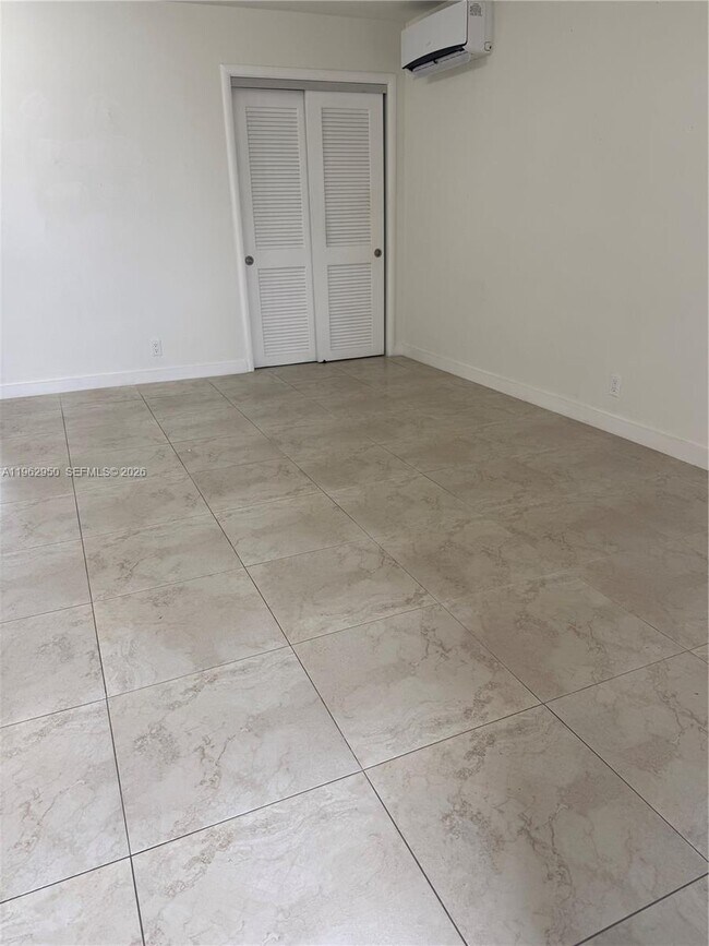 Foto del edificio - 722 NE 8th St