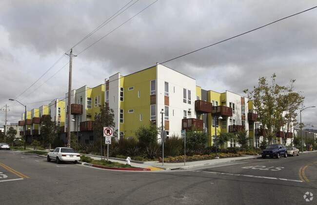 Foto del edificio - Tassafaronga Village
