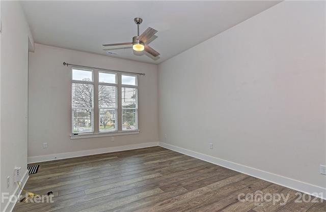 Building Photo - 935 McAlway Rd