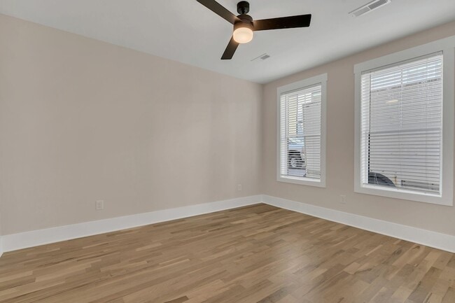 Building Photo - 5309 California Ave
