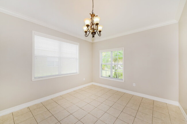 Foto del edificio - 6340 Rookery Cir