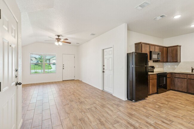 Foto del edificio - Modern 3-Bedroom Duplex in Temple with Spacious Layout