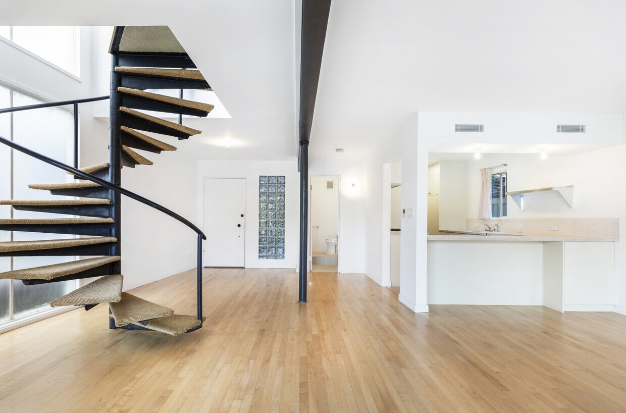 Foto principal - 8876 Lookout Mountain Ave