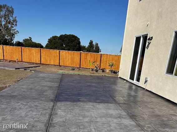 Foto del edificio - 5 br, 3 bath House - 5575 York Mountain Lane