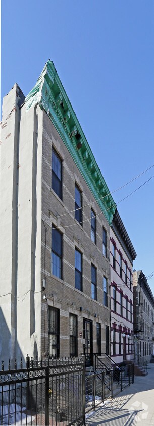 Building Photo - 2076 Dean St