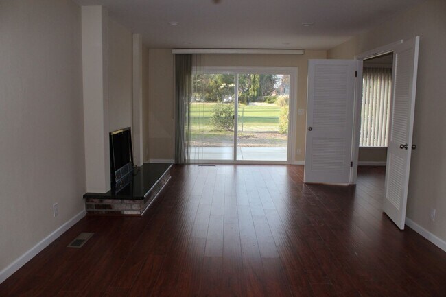 Foto del edificio - Panoramic Views! Walk to Iron Horse Trail, Schools...