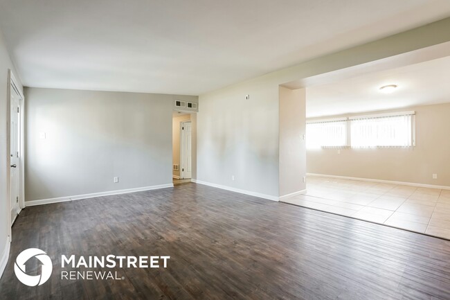 Building Photo - 6910 Woodhurst Dr