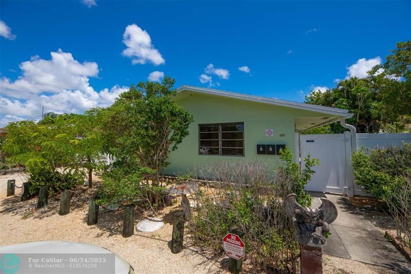 Foto principal - 805 NE 40th St