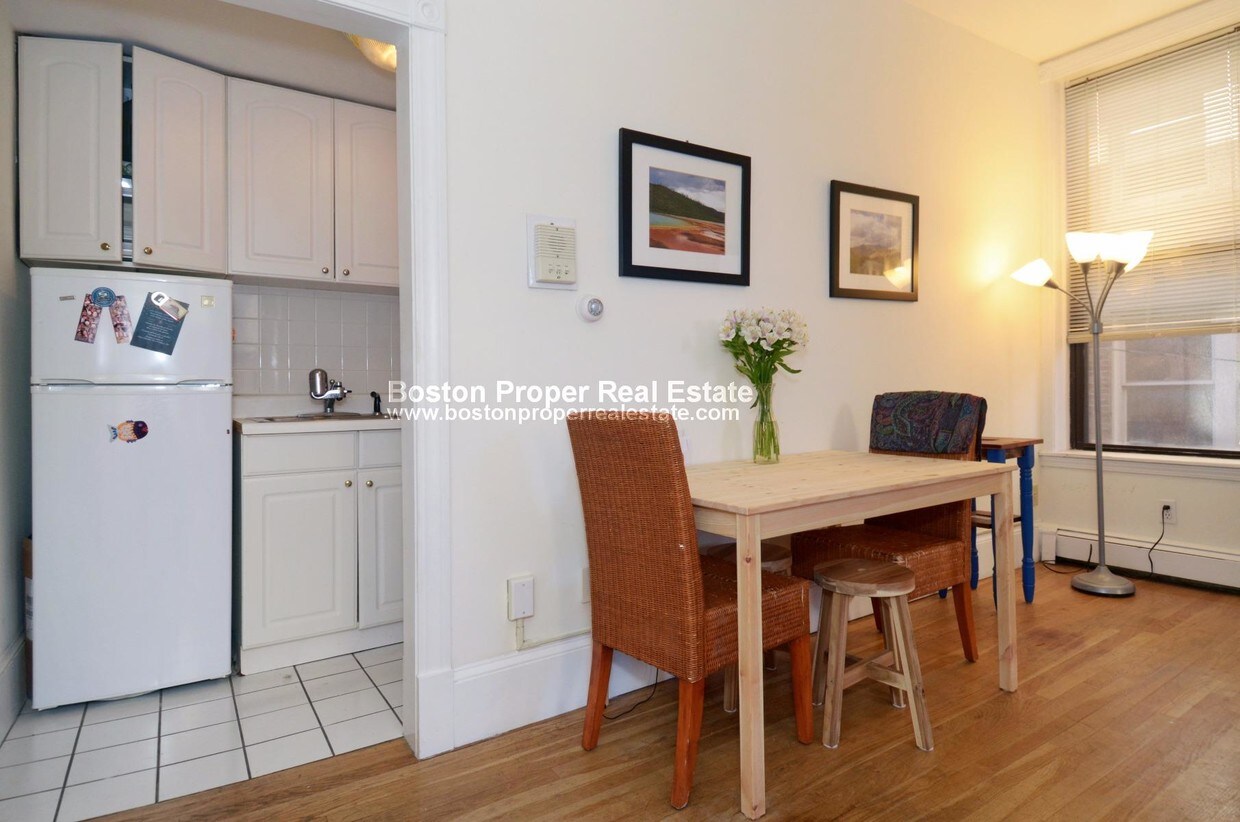 Primary Photo - 49 Gloucester St