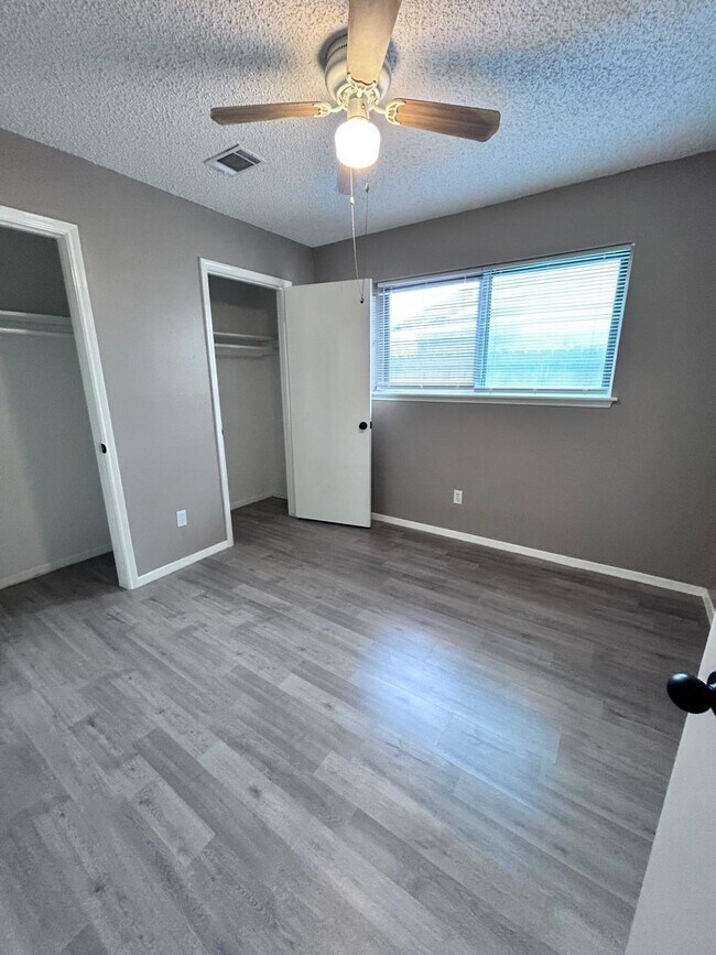 Foto del edificio - 4802 24th St E