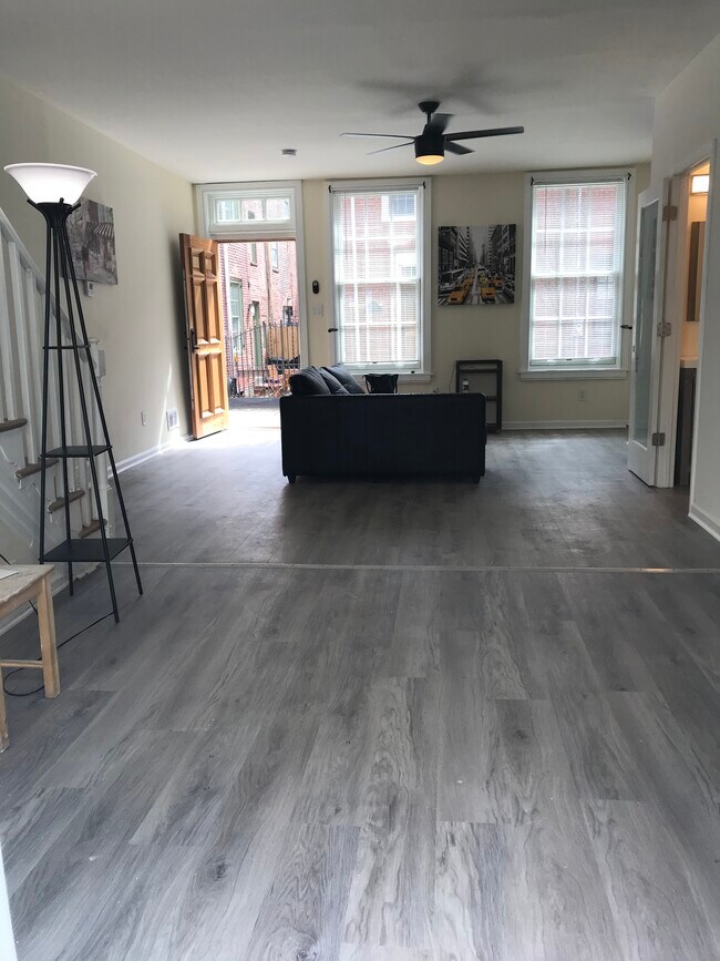 Foto del edificio - 1329 Rodman St