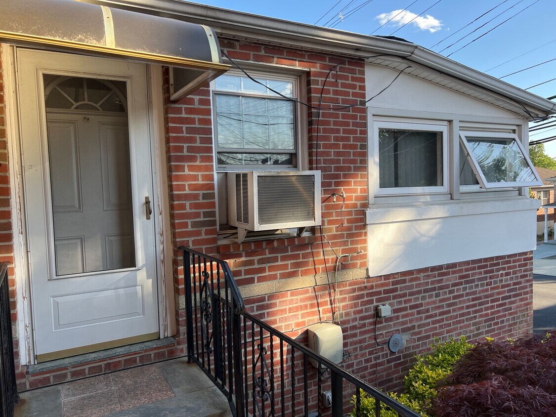 21004 56th Ave Unit 1, Oakland Gardens, NY 11364 Apartments in