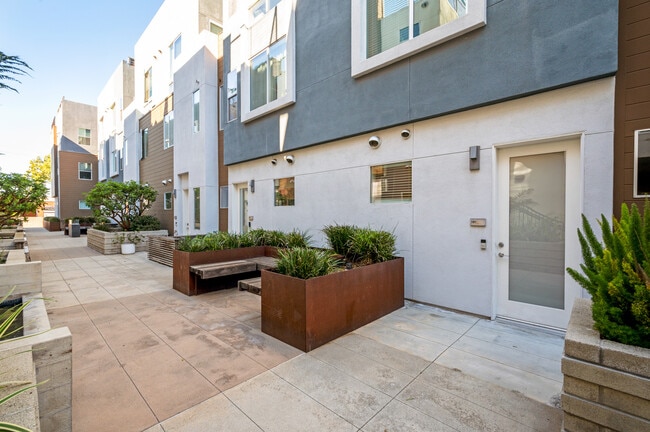 Building Photo - 1920 S Pacific Coast Hwy