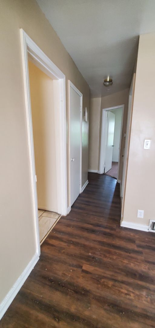 Foto del edificio - 5781 Chalmers TR - Roni Derech