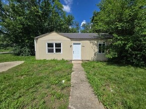 Building Photo - 3358 SE Irvingham St
