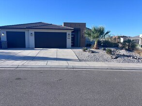 Building Photo - 3032 E Lavatera Dr
