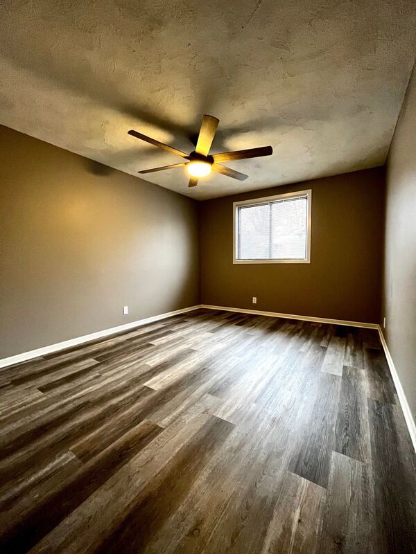 Building Photo - 5610 Salt Valley View