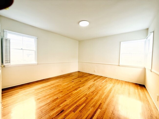 Building Photo - 1470 Del Mar Ave