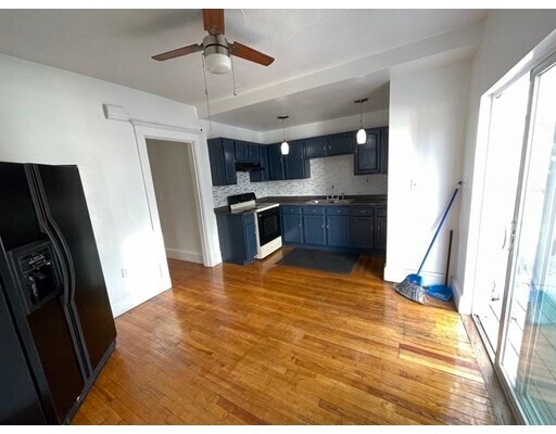 Foto del edificio - 707 Metropolitan Ave