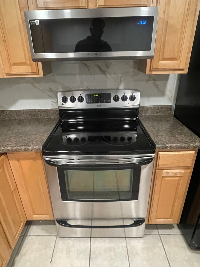 Foto del edificio - 221 E Nicoletti Dr