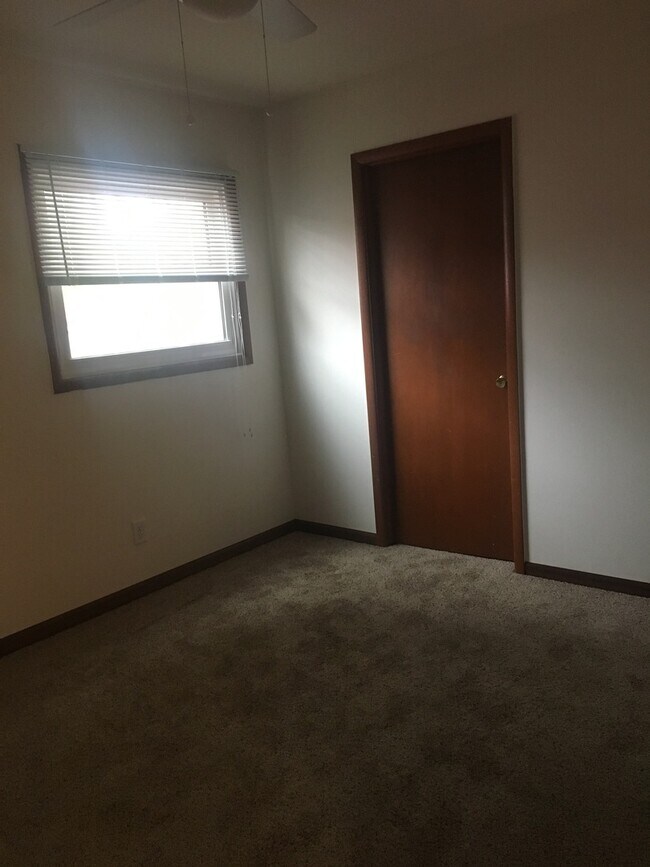 Foto del edificio - Updated Madison West, Two Bedroom, One Bathroom Duplex