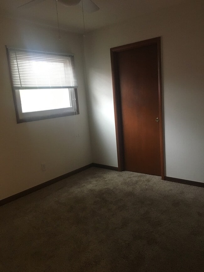 Building Photo - Updated Madison West, Two Bedroom, One Bathroom Duplex