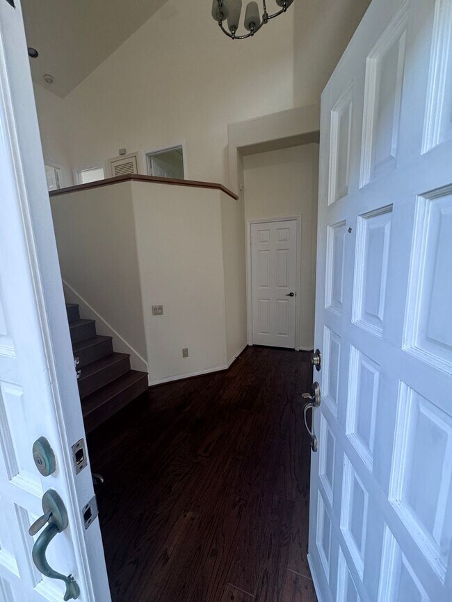 Building Photo - Spacious La Jolla Home in Gated Community