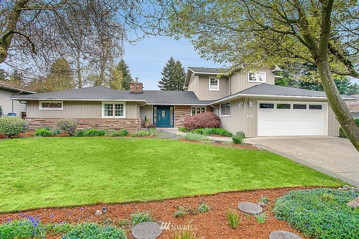 Primary Photo - Great Mercer Island home close to Island Park