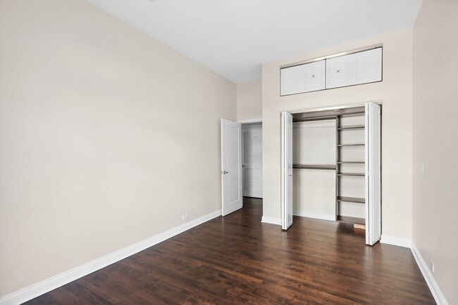 Building Photo - 2158 N Damen Ave