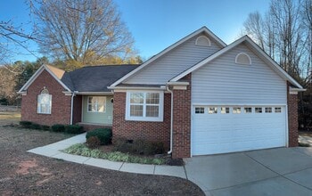 Building Photo - 525 Willow Landing Dr