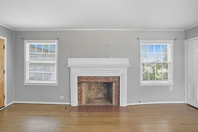 Building Photo - Charming 3-Bedroom Near Brookside & The Ga...