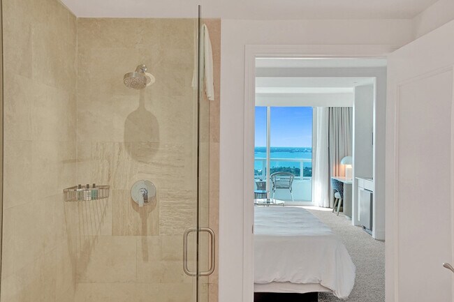 Foto del edificio - 4390 Collins Ave