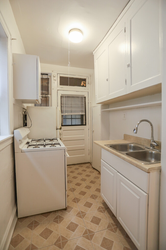 Building Photo - 1333 W Touhy Ave