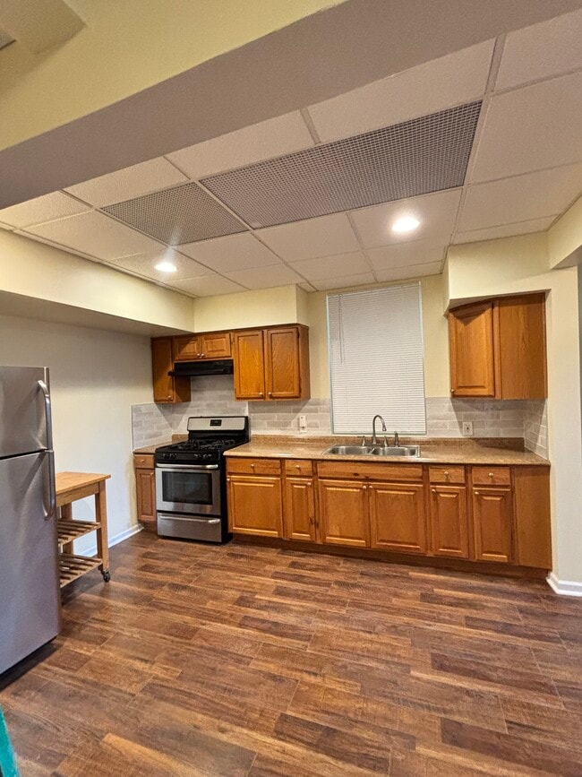 Kitchen - 4430 S Homan Ave