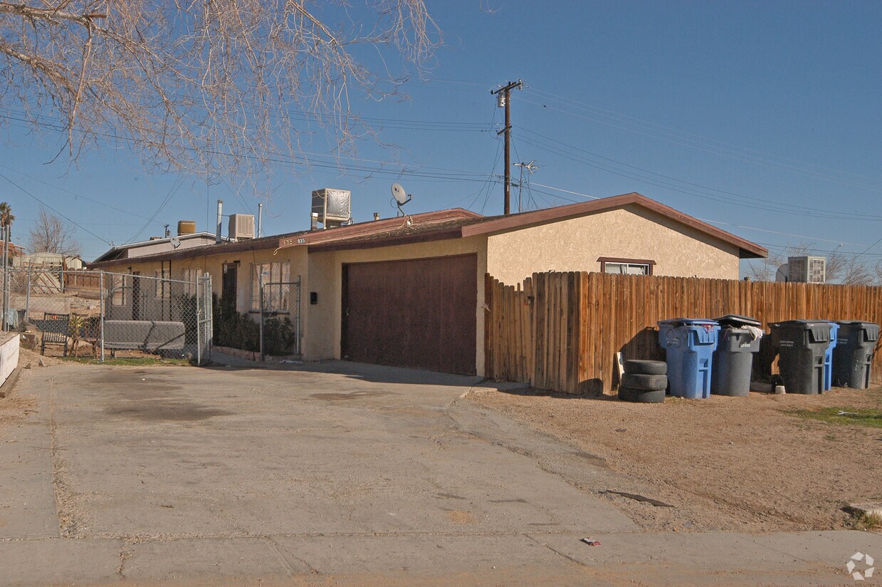 Building Photo - 933-935 Navajo St