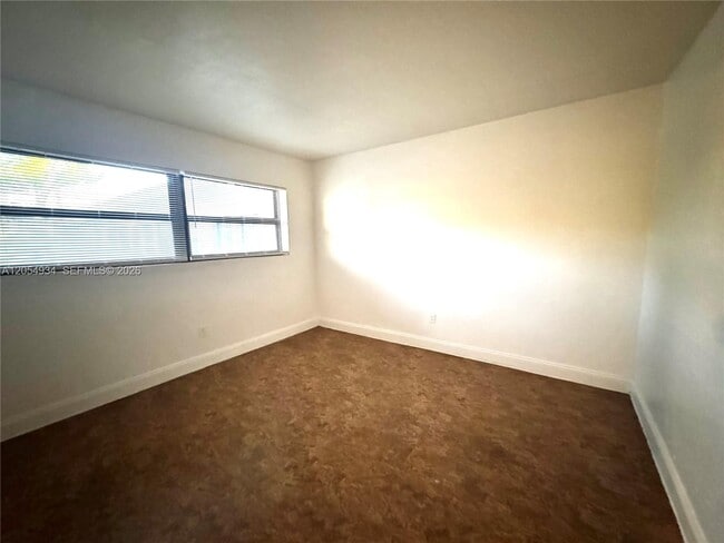 Foto del edificio - 1525 NE 135th St