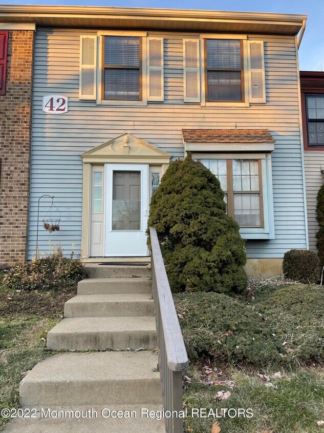 42 Lindsay Ct Unit 2, Freehold, NJ 07728 Condo for Rent in Freehold, NJ