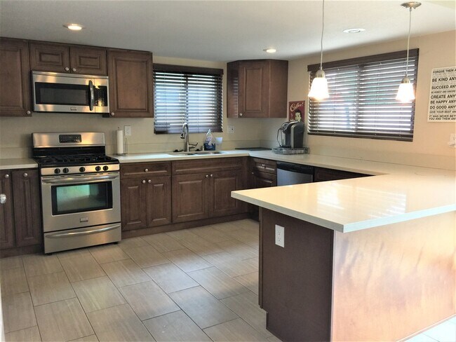 Building Photo - Beautiful and Updated Home Close to the Be...