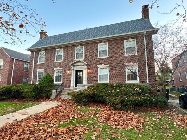 Foto del edificio - 7316 Pershing Ave