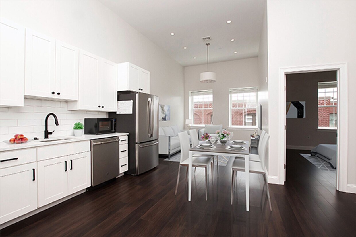 Primary Photo - 6/1 Huge, renovated 1BR in downtown Salem ...