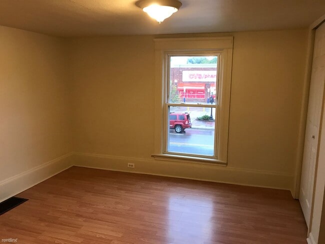 Building Photo - 2 br, 1 bath Duplex - 727 W Ganson St Apt 1