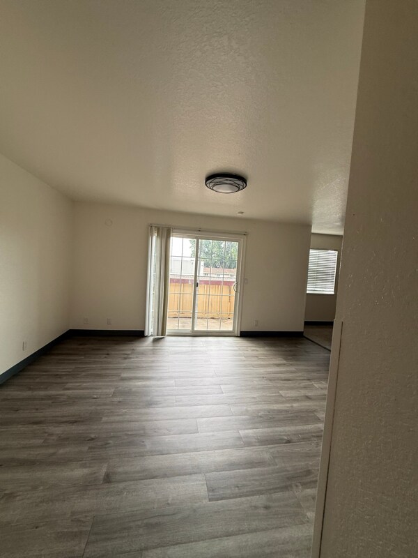 Foto del edificio - 103 E Lewelling Blvd