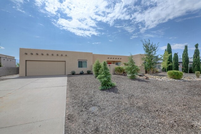 Building Photo - Amazing 4 Bedroom with Views SE Rio Rancho!