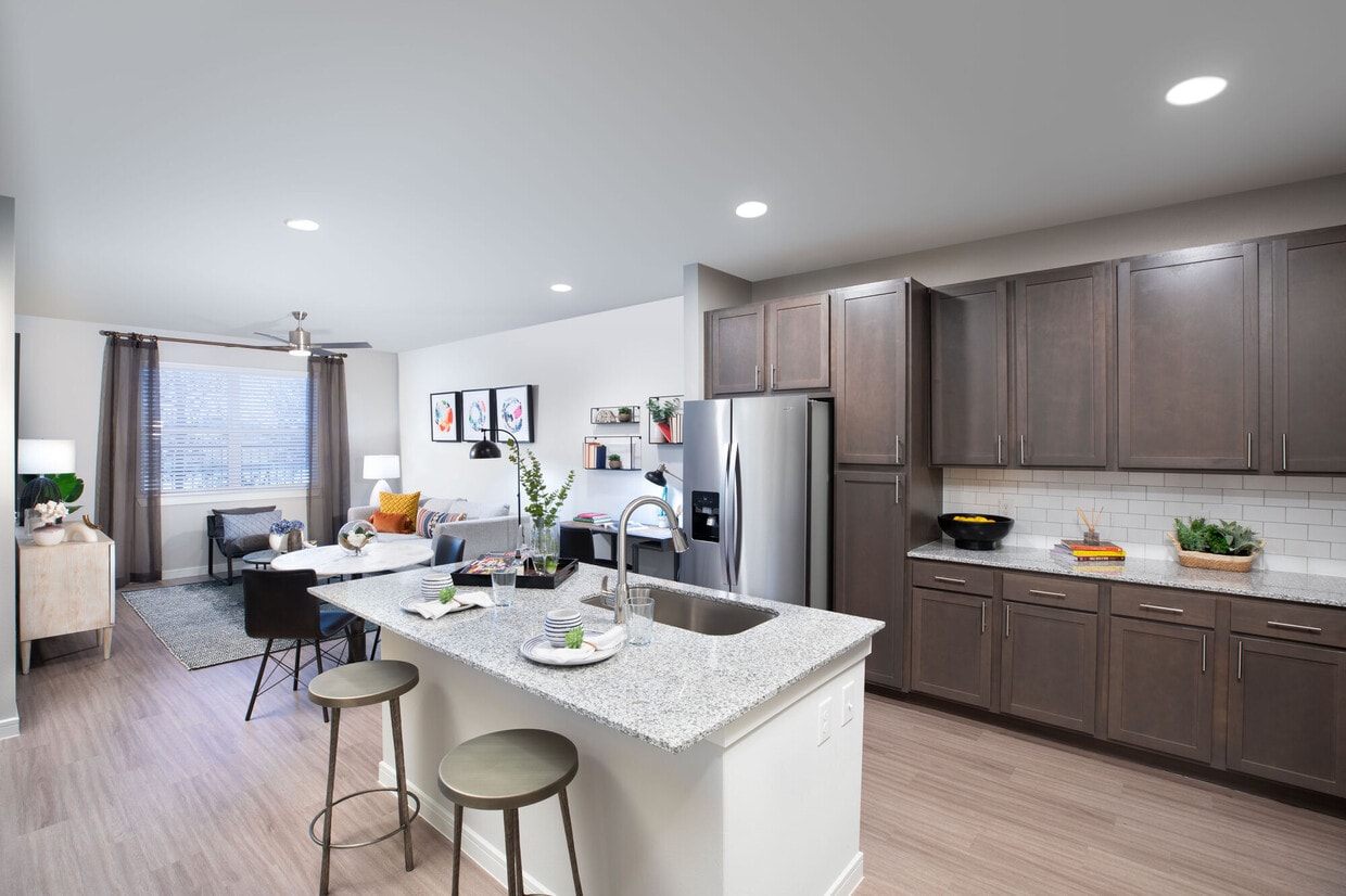 August Friendswood Apartments in Friendswood, TX