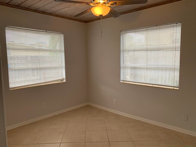 Building Photo - 1212 Beach Rd