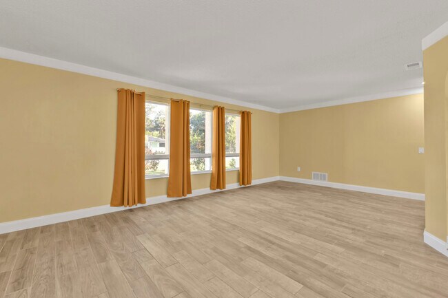 Foto del edificio - 20343 Rutherford Ave
