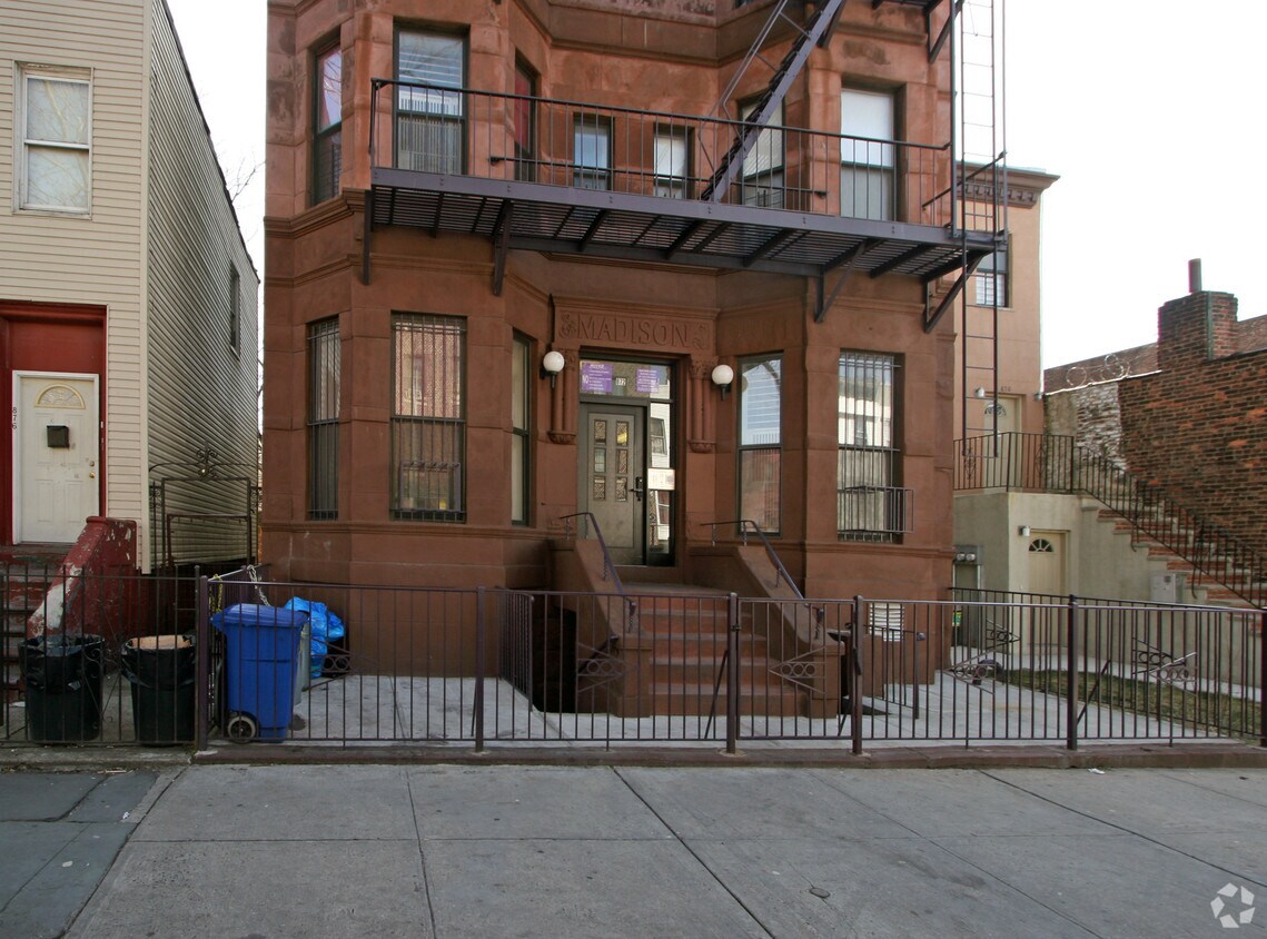 Building Photo - 872--874 Madison St