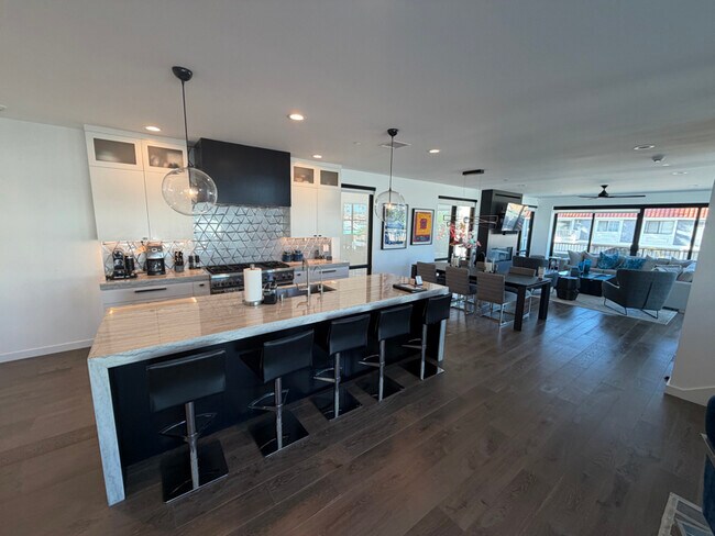 Foto del edificio - 116 W Channel Islands Blvd